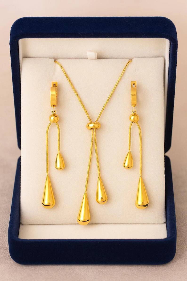 Gold Teardrop Jewellery Set